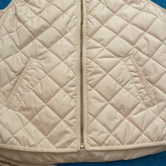 Old Navy Cream White Vest!🧥 - Picture 3 of 6